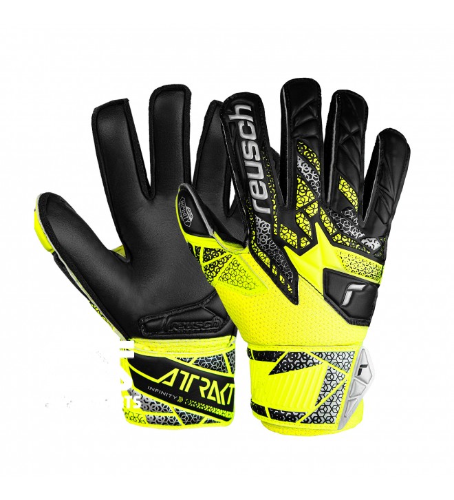 GOALKEEPER GLOVES